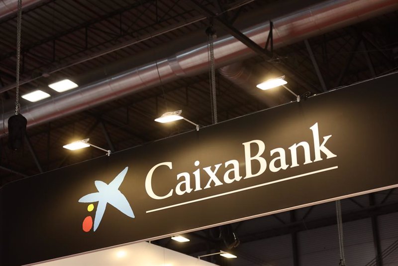 Caixabank se anima, aunque no termina de poner fin al movimiento lateral