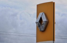 ep archivo   logo de renault en un concesionario