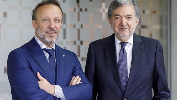 ep archivo   luis de torres izquierda junto al presidente saliente farrokh keneshkar
