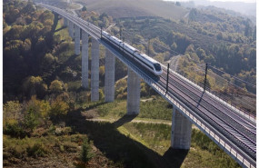 ep archivo   renfe celebra 10 anos de avant en galicia