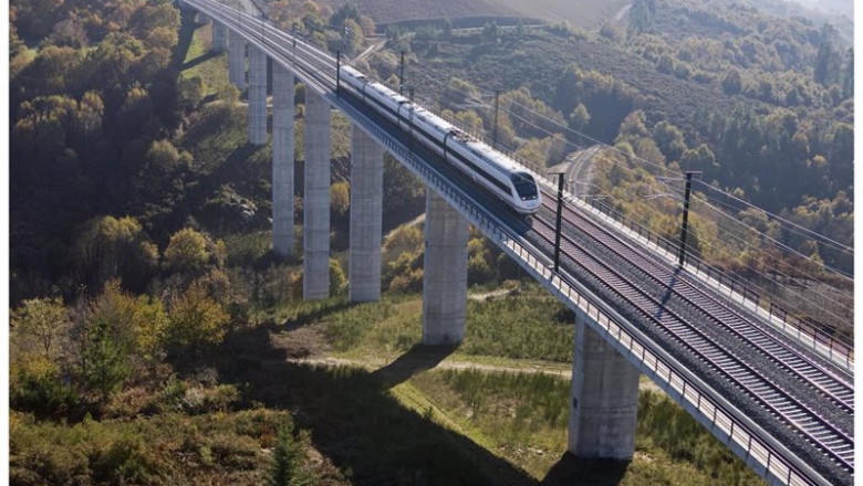 ep archivo   renfe celebra 10 anos de avant en galicia