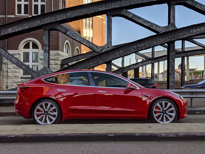 Tesla no adelanta a sus rivales: cinco marcas de coches eléctricos bajan sus precios