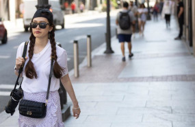 ep archivo   una turista camina por una de las calles de madrid