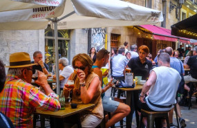 ep archivo   varias personas en una terraza de un bar en santander