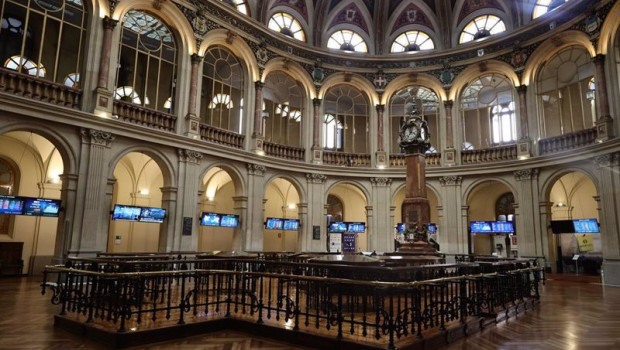ep archivo   varios paneles del ibex en el palacio de la bolsa a 12 de enero de 2022 en madrid