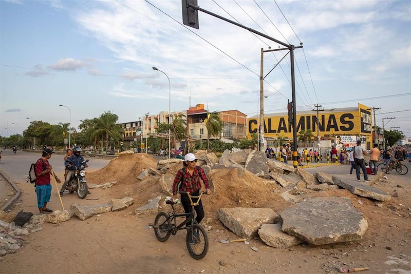 ep bloqueo de una calle en santa cruz