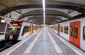 ep dos trenes de fgc en la estacion de plaa catalunya