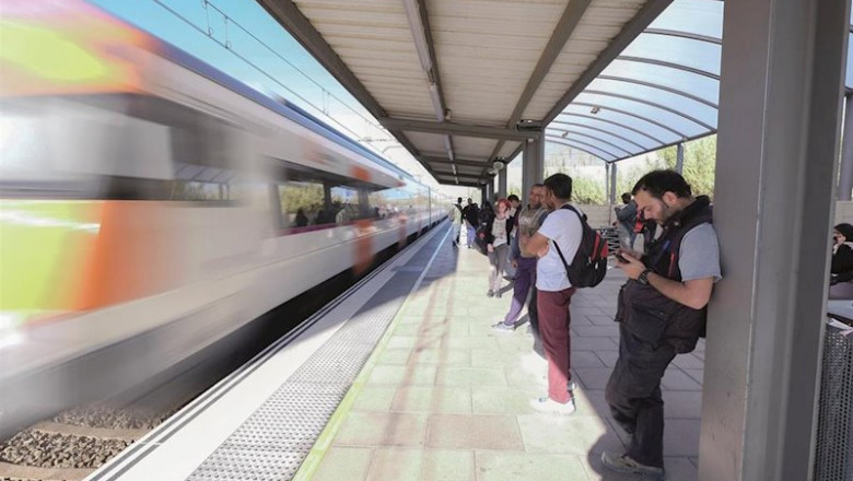 El Ayuntamiento de Viladecans ha reivindicado que se mejore la frecuencia de trenes en la estación de Rodalies de la ciudad, en la que paran el 69% de los convoyes que la cruzan, y alerta de la necesidad de poner solución a esta situación cuando quedan | AYUNTAMIENTO DE VILADECANS - Archivo ep el ayuntamiento de viladecans ha reivindicado que se mejore la frecuencia de trenes en la
