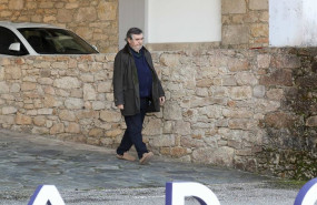 ep el dueno de sargadelos segismundo garcia a su salida de la fabrica a 28 de noviembre de 2025 en