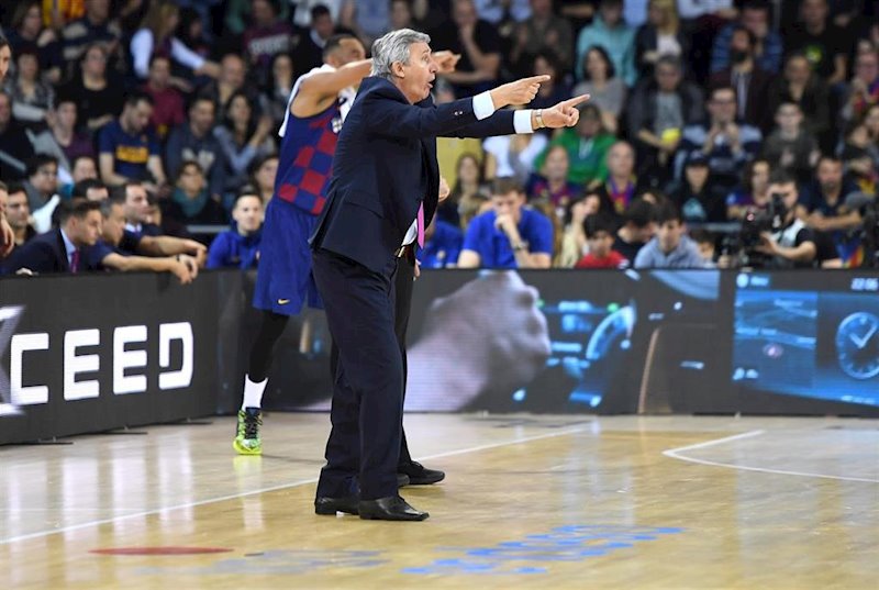 ep el entrenador del bara svetislav pesic en el clasico navideno de 2019-20 en el palau blaugrana