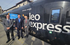 ep el ministro de transportes y movilidad sostenible oscar puente con los directivos de leo express