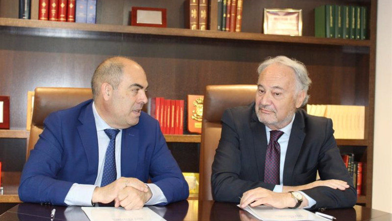 ep el presidente de ata lorenzo amor y el presidente del cgpe juan carlos estevez en la firma del