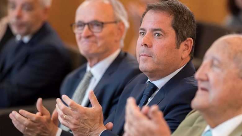 El presidente del Consejo Económico Social de España (CES), Antón Costas (2i), y el presidente de Cepyme, Gerardo Cuerva (2d), aplauden durante la jornada 'La productividad de la pyme', en la Fundación Mapfre, a 25 de junio de 2024, en Madrid (España). | Diego Radamés - Europa Press ep el presidente del consejo economico social de espana ces anton costas 2i y el presidente de