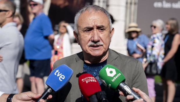 ep el secretario general de ugt pepe alvarez atiende a los medios a su llegada a la exposicion arte