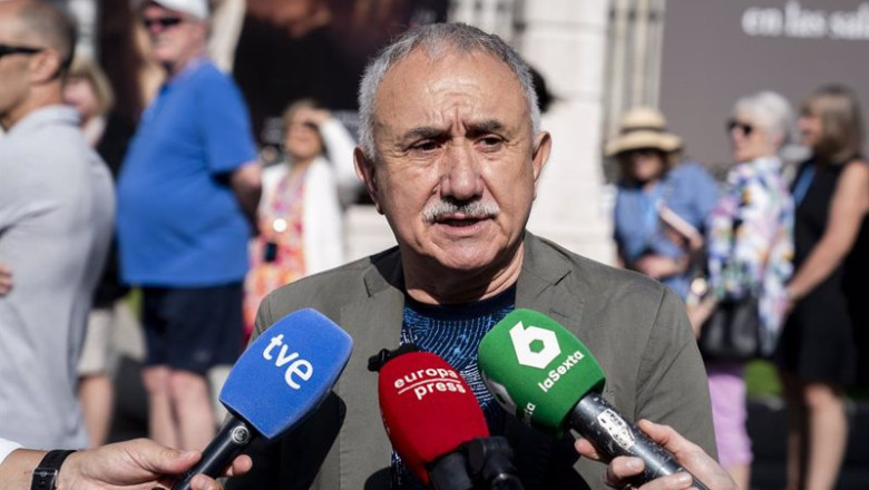 ep el secretario general de ugt pepe alvarez atiende a los medios a su llegada a la exposicion arte