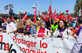 ep encarna chacon y patro sanchez en la cabecera de la manifestacion del 1 de mayo en merida