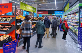 ep gente comprando en un aldi