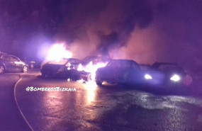 ep incendio que ha calcinado 21 coches y ha afectado a otros ocho en zamudio bizkaia