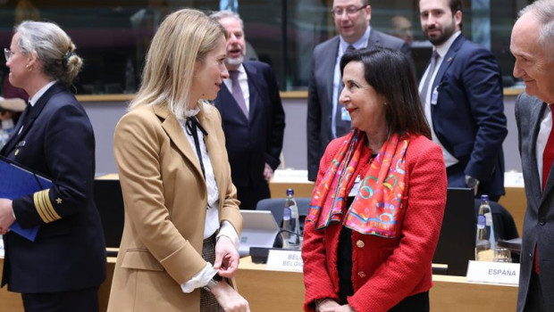 ep la alta representante kaja kallas y la ministra de defensa margarita robles en el seno del
