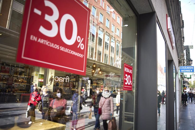 Ómicron dinamita las rebajas: las ventas en Navidad caen un 5,9%