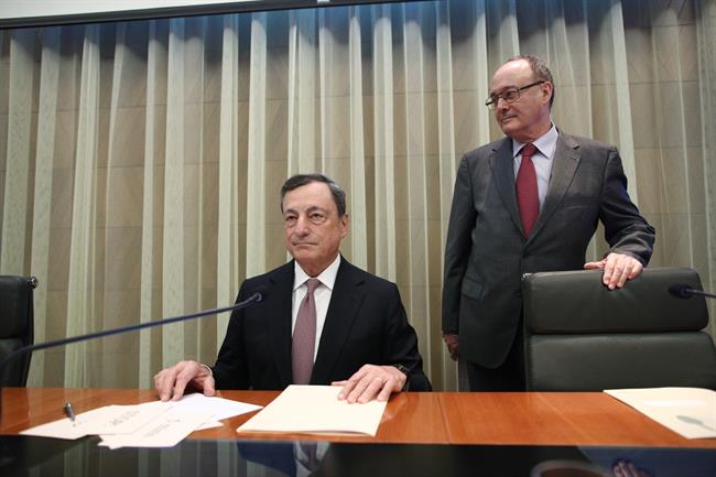 Mario Draghi y Luis María Linde en la Conferencia de Estabilidad Financiera | EUROPA PRESS ep mario draghiluis maria lindela conferenciaestabilidad financiera