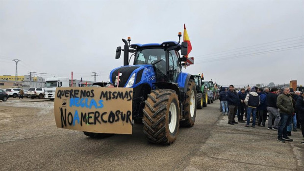 ep mas de 60 tractores toman guadalajara en defensa del campo y contra las politicas agrarias de la