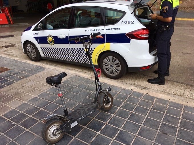 ep multa de un policia local de valncia a un patinete electrico 20200210111414
