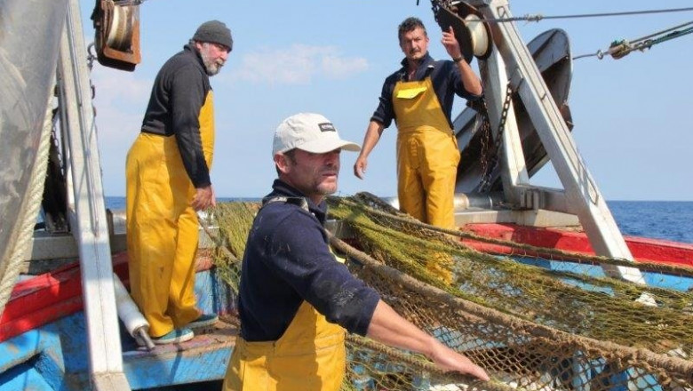 Pescadores de la Cooperativa de Armadores de Pesca del Puerto de Vigo (ARVI) recogerán redes a la deriva para reciclarlas posteriormente en fibra textil | ARVI - Archivo ep pescadores de la cooperativa de armadores de pesca del puerto de vigo arvi recogeran redes a la