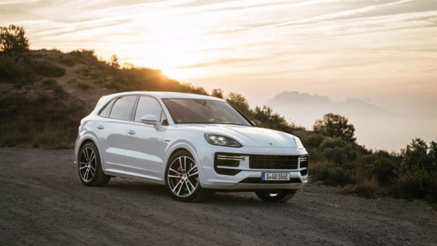 ep porsche planea tres sistemas de propulsion para el cayenne en la proxima decada