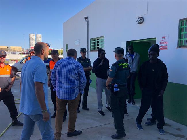 Un pabellón de Los Barrios (Cádiz) acoge a inmigrantes llegados en patera | AYUNTAMIENTO DE LOS BARRIOS ep un pabellonlos barrios cadiz acogeinmigrantes llegadospatera