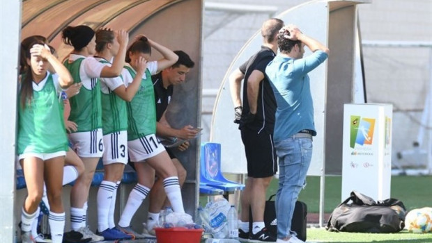 ep varias jugadoras del madrid cff lamentan una ocasion fallada