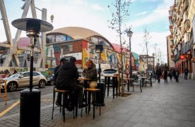 ep varias mesas en una terraza del distrito de la latina en madrid