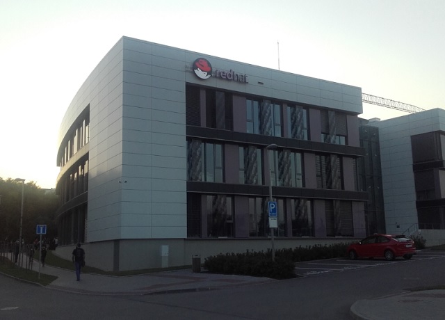 red hat edificio