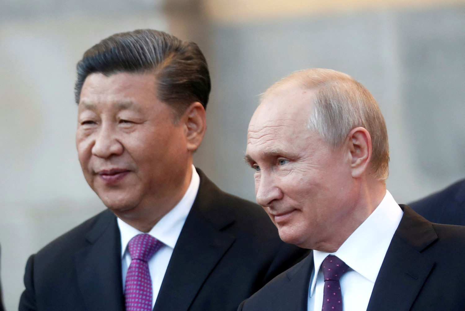 Xi elogia las relaciones China-Rusia y Putin le llama querido amigo