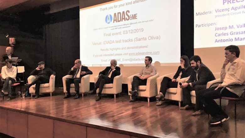 ep anna martinez tercera por la derecha en el ii foro del vehiculo autonomo organizado por la