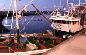 ep archivo   barco de pesca en el puerto de bermeo bizkaia