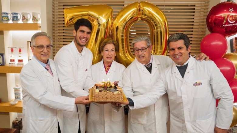 ep archivo   los tres hermanos fuertes jose tomas y juana junto al embajador de la marca carlos