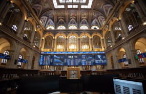 ep archivo   un panel del ibex 35 en el palacio de la bolsa a 25 de octubre de 2023 en madrid espana