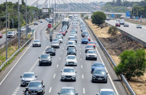 ep archivo   varios vehiculos en una autovia