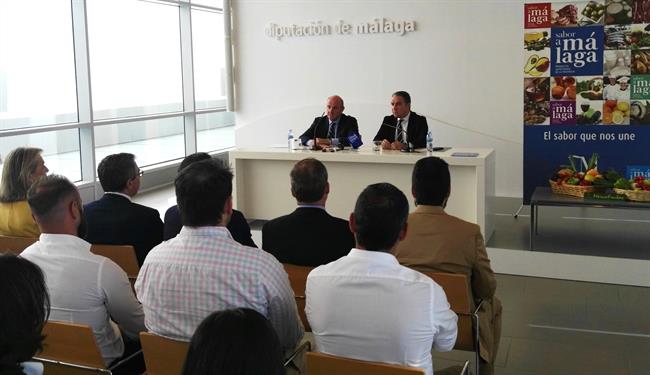 De Guindos con Bendodo y productores agroalimentarios de Málaga | EUROPA PRESS ep de guindosbendodoproductores agroalimentariosmalaga