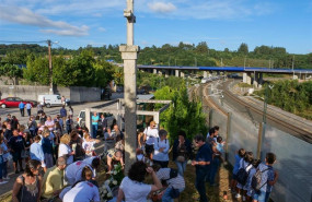 ep decenaspersonas presentesla concentracion ubicadala curvalase salio trenalviasantiagocompostelamotivosexto aniversarioaccidente