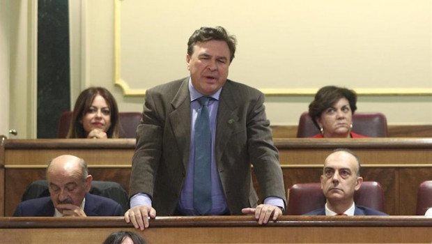 ep el diputado de teruel existe tomas guitarte jura acatar la constitucion durante la sesion de