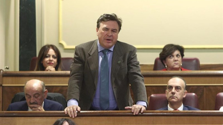 El diputado de Teruel Existe, Tomás Guitarte, jura acatar la Constitución durante la sesión de constitución de las Cortes para la XIV Legislatura en el Congreso de los Diputados, Madrid (España), a 3 de diciembre de 2019. | Eduardo Parra - Europa Press ep el diputado de teruel existe tomas guitarte jura acatar la constitucion durante la sesion de