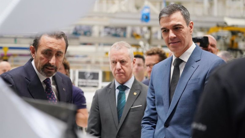 ep el lehendakari inigo urkullu c y el presidente del gobierno pedro sanchez d durante una visita en ep el lehendakari inigo urkullu c y el presidente del gobierno pedro sanchez d durante una visita en