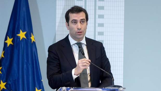 ep el ministro de economia comercio y empresa carlos cuerpo inaugura la jornada la mujer en la