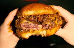 ep el restaurante americano jenkins y su hamburguesa emmy b consiguen el titulo de mejor hamburguesa ep el restaurante americano jenkins y su hamburguesa emmy b consiguen el titulo de mejor hamburguesa
