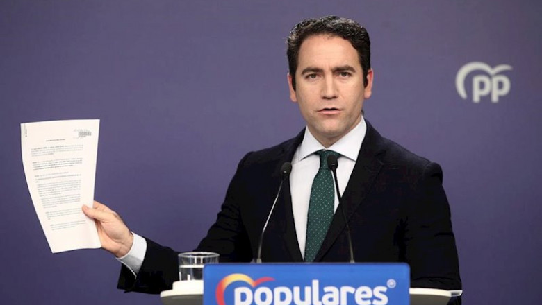 El secretario general del Partido Popular, Teodoro García Egea, muestra el documento en el que el partido pide que Oriol Junqueras deje de ser Eurodiputado, durante la rueda de prensa ofrecida tras la reunión del Comité de Dirección del partido. | Eduardo Parra - Europa Press ep el secretario general del partido popular teodoro garcia egea muestra el documento en el que el