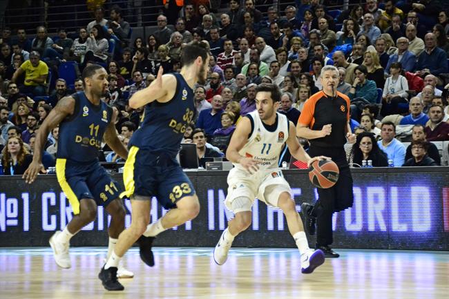 Facundo Campazzo (Real Madrid Basket) arrebata el balón al Fenerbahce | EUROPA PRESS - Archivo ep facundo campazzo real madrid basket arrebatabalonfenerbahce