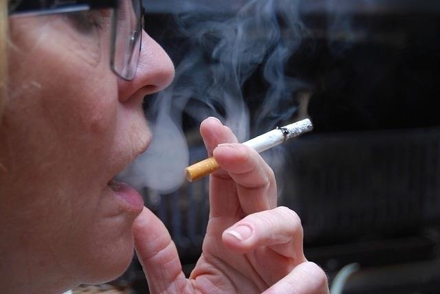 Fumar, fumando, tabaco, cigarro, cigarrillo, gafas | PIXABAY ep fumar fumando tabaco cigarro cigarrillo gafas