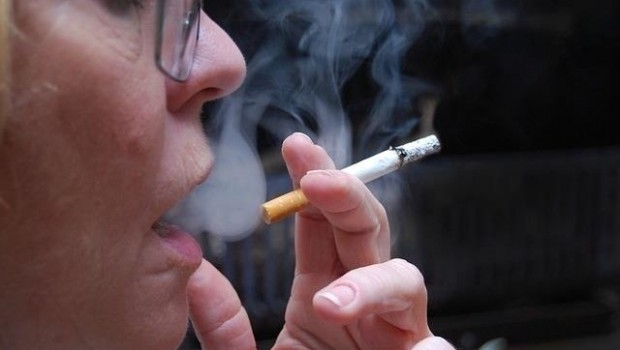 ep fumar fumando tabaco cigarro cigarrillo gafas